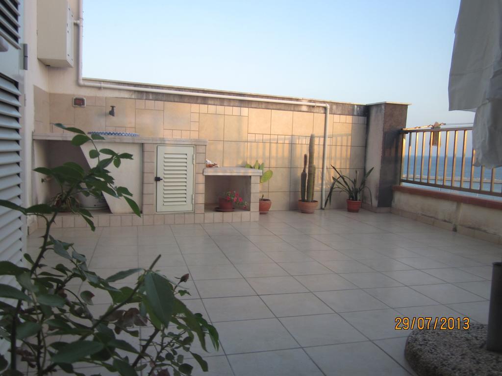 Апартаменти Attico Con Vista Panoramica Sul Mare Шакка Номер фото