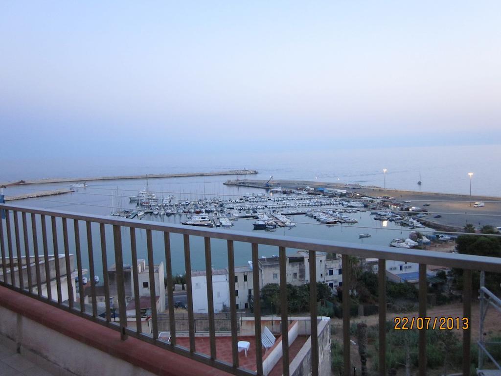 Апартаменти Attico Con Vista Panoramica Sul Mare Шакка Номер фото