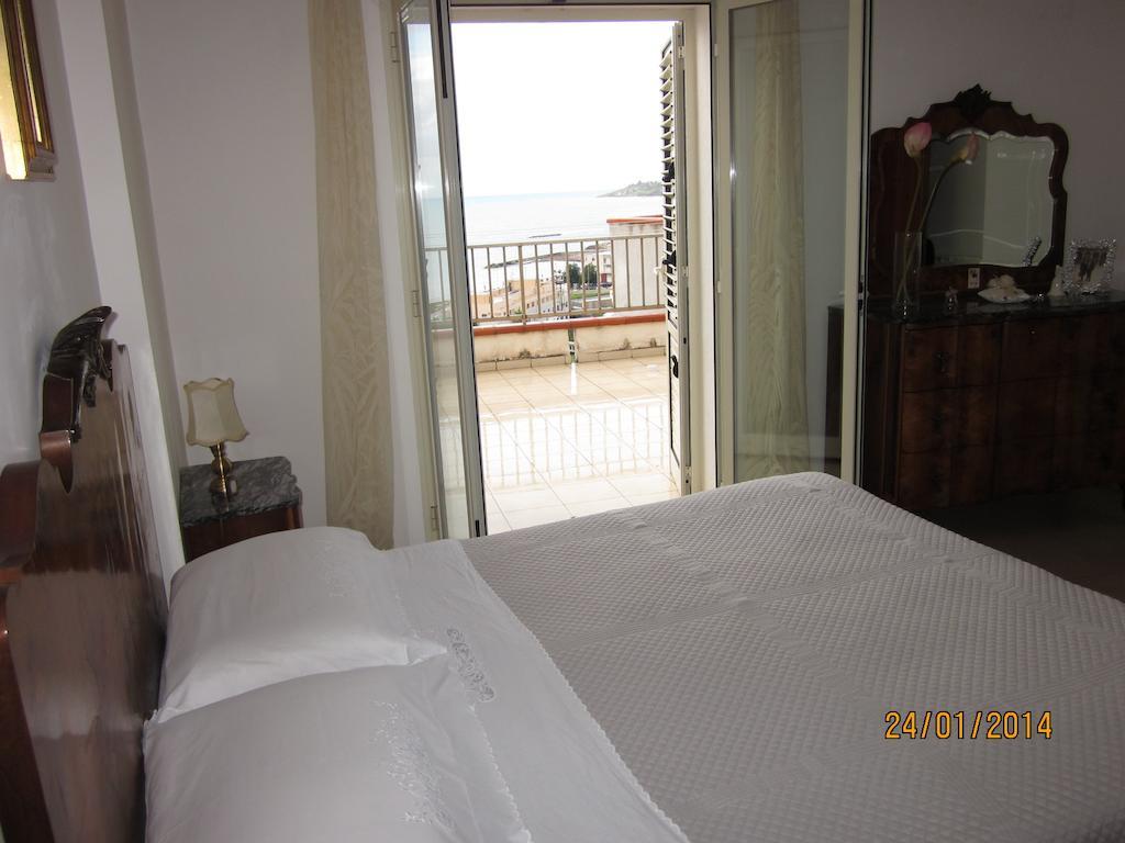 Апартаменти Attico Con Vista Panoramica Sul Mare Шакка Номер фото